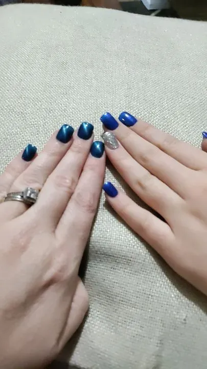 https://cdn.salonspotlight.com/photos/4Kn2RFmEx8dbdfz72Tdy/b7885468-5b77-428e-b8f7-7d44048d0de6_720x720