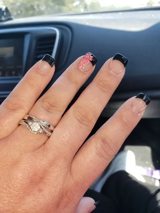 https://cdn.salonspotlight.com/photos/4Kn2RFmEx8dbdfz72Tdy/eb5382a7-3704-420c-afc7-6185386d1a1c_720x720