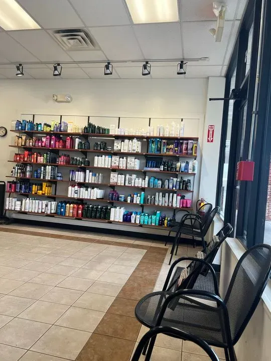 https://cdn.salonspotlight.com/photos/4LFVbgIzM7izNyAukaxp/0fda212f-cda6-4692-b848-230d9c2a6f57_720x720