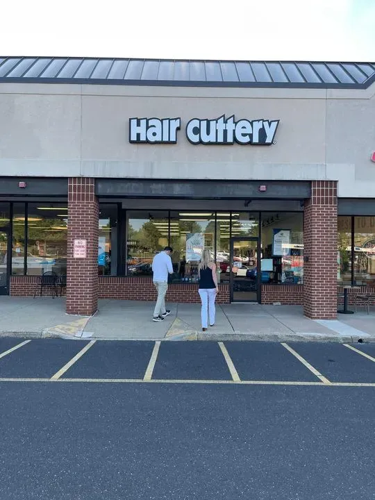 https://cdn.salonspotlight.com/photos/4LFVbgIzM7izNyAukaxp/61c2ee97-1469-4bc5-83d2-6673723561b0_720x720