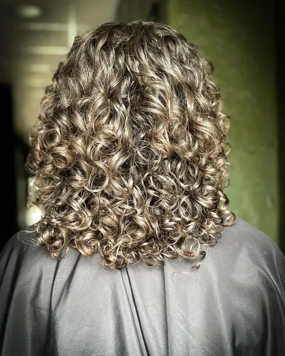 https://cdn.salonspotlight.com/photos/4MLBhu7vv6DdCTXGMyE1/0a842dfd-cc1d-400e-b83c-07bc818e4739_720x720