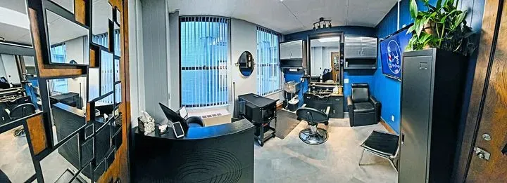 https://cdn.salonspotlight.com/photos/4MPofBASPu3BeEwLq5gz/eb0b8c1d-5307-4ae1-8cc3-e0a2f415832c_720x720