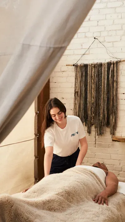 https://cdn.salonspotlight.com/photos/4MmZTPRX6OdlLlg3KWV3/bf9e73e9-ef1b-4e09-bb49-d62b7df86359_720x720