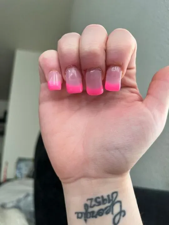 https://cdn.salonspotlight.com/photos/4NJpIFbIlB2UWMNnaSoK/e44e9c85-7dbd-41c3-89e3-0ce7f2cc317d_720x720