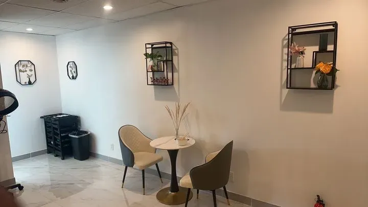 https://cdn.salonspotlight.com/photos/4OE4Nn7t1XKuoBfEDA0W/93220110-c8ff-4997-b38e-acc08c94c23d_720x720