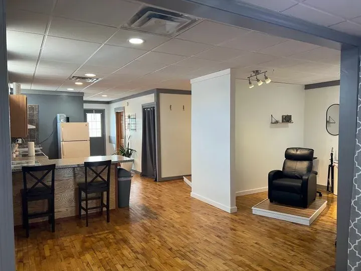 https://cdn.salonspotlight.com/photos/4P8SXQlXgfaPQVygAdPW/291112e6-46cd-48db-a67d-20093d4efe99_720x720