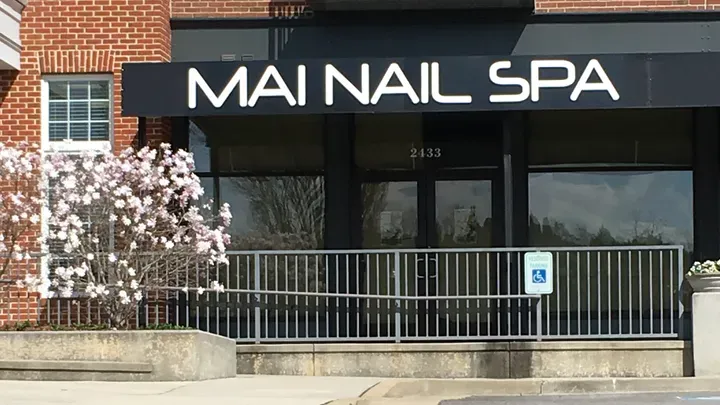 https://cdn.salonspotlight.com/photos/4QBrg8O2FPeo5Mz87m8u/0b3d7a35-6855-4b7b-a950-3c2c0664455a_720x720