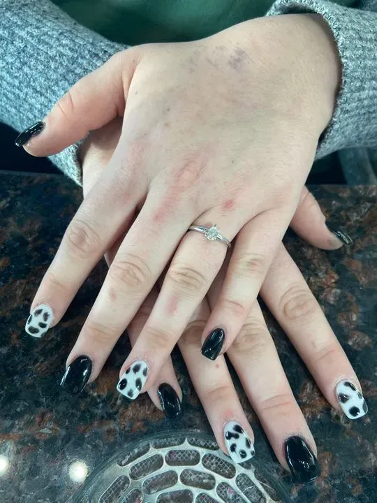 https://cdn.salonspotlight.com/photos/4QBrg8O2FPeo5Mz87m8u/14668499-78c9-411d-87d8-486ce8325562_720x720