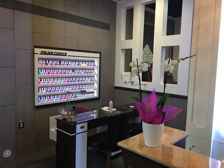 https://cdn.salonspotlight.com/photos/4QBrg8O2FPeo5Mz87m8u/350aec75-b370-493a-ab3b-2caee59ac3f5_720x720