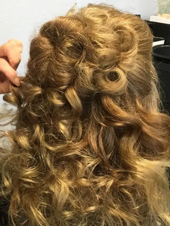 https://cdn.salonspotlight.com/photos/4QUecF5NGoaElArMKozH/3704b8fb-0348-429c-914e-26d939798203_720x720