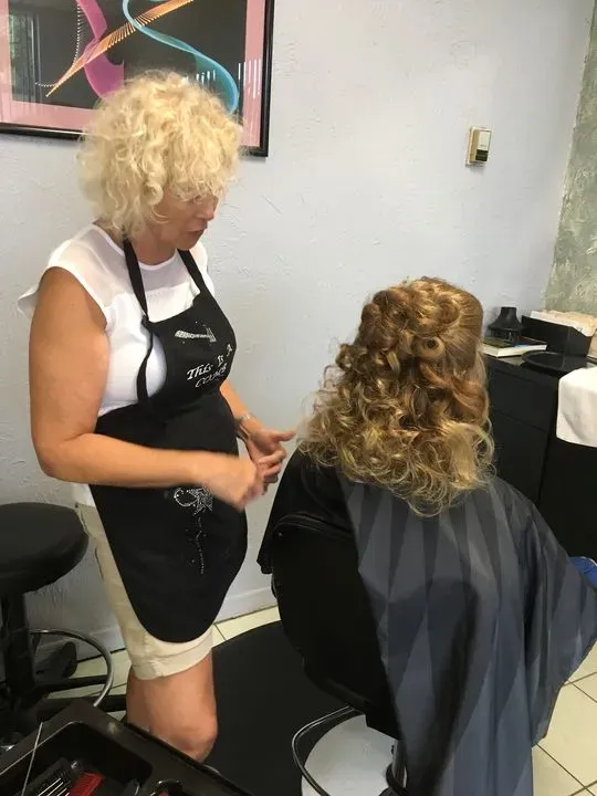 https://cdn.salonspotlight.com/photos/4QUecF5NGoaElArMKozH/f96ff2ed-357a-4ca0-ac6c-61e2e3aaf0ff_720x720
