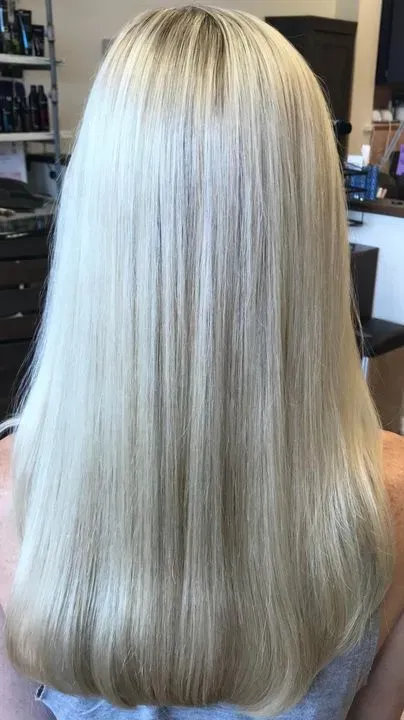 https://cdn.salonspotlight.com/photos/4QeVNgIZKUts7siOB0f7/eada15d9-c790-4805-9f8c-76884f60eeea_720x720