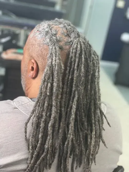 https://cdn.salonspotlight.com/photos/4Qfo8tZF2XK1RKpf4zGq/55283819-1c56-4002-82d1-416e806486d1_720x720