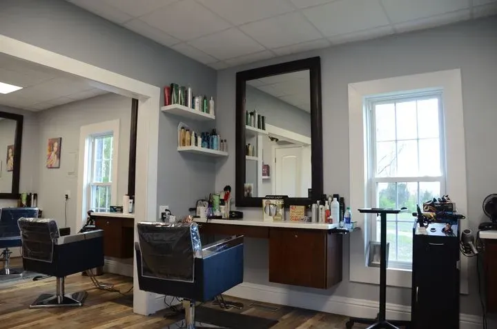 https://cdn.salonspotlight.com/photos/4RA0evcSpsojwbFV0VK1/1f726041-d5ab-427d-a64c-a74acaaca58e_720x720
