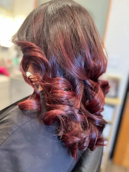 https://cdn.salonspotlight.com/photos/4TiIaR1zsVu0QWOIXolR/40fb9a53-85bb-4764-9fd7-9ad92896adfc_720x720