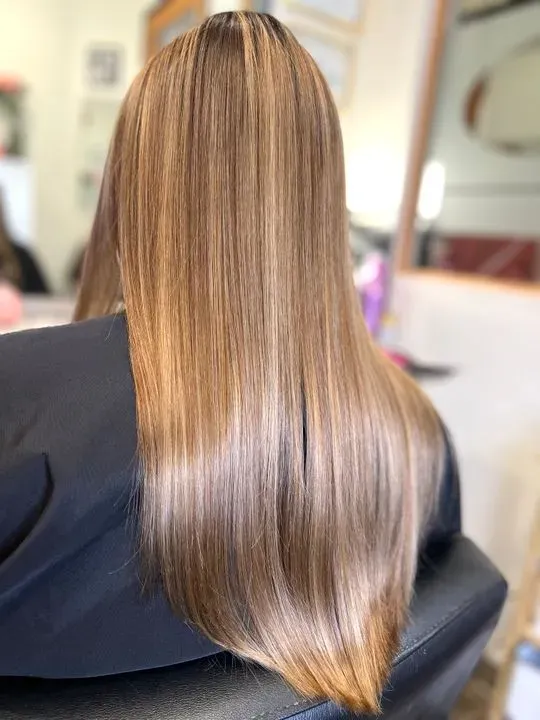 https://cdn.salonspotlight.com/photos/4TiIaR1zsVu0QWOIXolR/944ea99d-194e-4673-a859-3085cecb3ae2_720x720