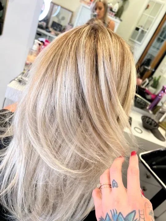 https://cdn.salonspotlight.com/photos/4TiIaR1zsVu0QWOIXolR/e38313d5-1d0f-4bde-9c9d-d62627fadcd3_720x720