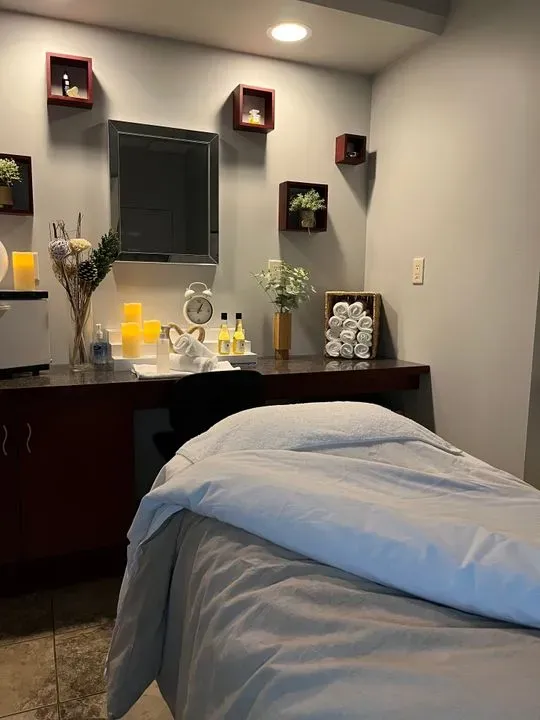 https://cdn.salonspotlight.com/photos/4ViyaK6BqJfOpTM6Gkjv/e8077d99-f2e8-47b5-ab30-4d51fb428039_720x720