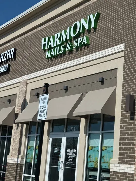 https://cdn.salonspotlight.com/photos/4WFXTF5czYTKCwuUptsm/cff346f3-f0a6-427c-abf8-607b88023296_720x720