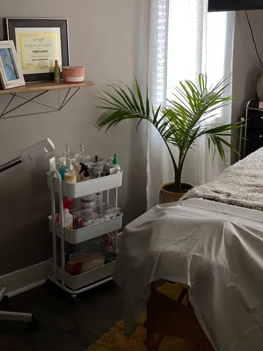https://cdn.salonspotlight.com/photos/4XyXvPEIddWBokbK7v4i/b95a1598-10fb-491d-ae32-e90bfaafc3d5_720x720