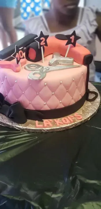https://cdn.salonspotlight.com/photos/4Yo8bLtchSqYVDfYhB8k/b6651bc9-5104-41a2-ab2b-4cdab692baf9_720x720