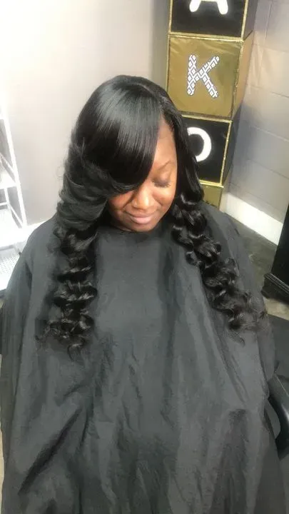 https://cdn.salonspotlight.com/photos/4Yo8bLtchSqYVDfYhB8k/c6010778-be94-427b-b3a4-e47a34a15d96_720x720