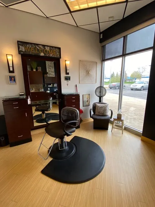 https://cdn.salonspotlight.com/photos/4Z0RdQZnbprQN30HR7hX/1b04b931-92b7-4e03-ab19-dcb9872a4a63_720x720