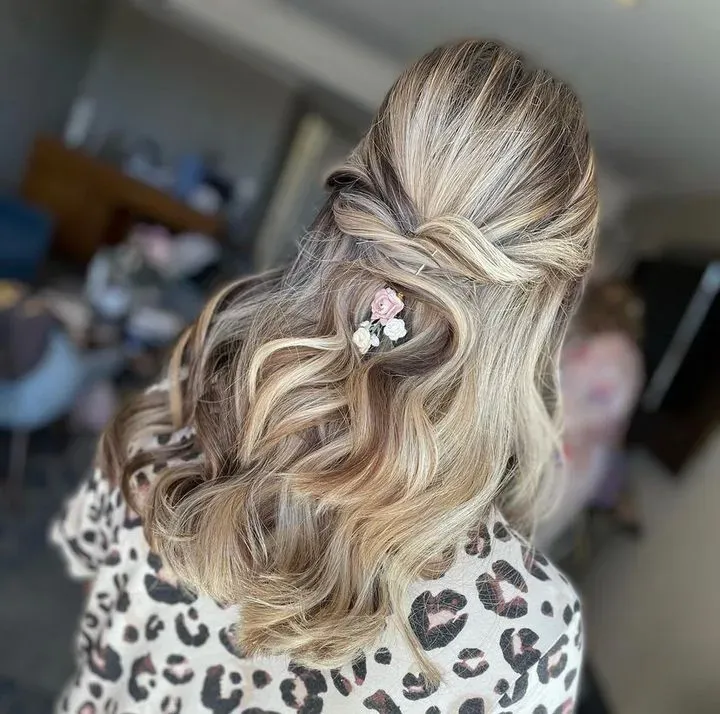 https://cdn.salonspotlight.com/photos/4cF46PzClq7YvSXUn5dE/0f99dc77-0a12-4365-8276-a142b1991ad5_720x720