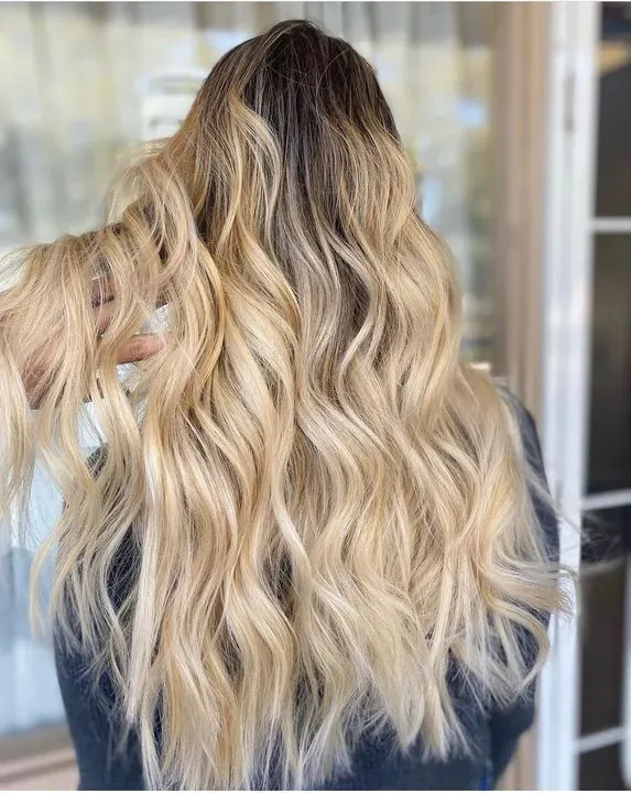 https://cdn.salonspotlight.com/photos/4cF46PzClq7YvSXUn5dE/271e10dd-ca22-4357-8669-ca45709350b6_720x720