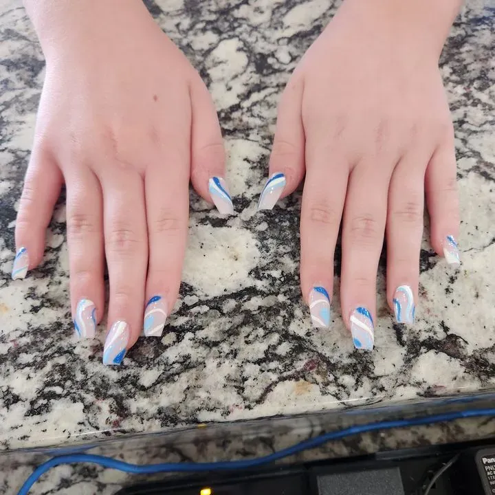 https://cdn.salonspotlight.com/photos/4cbT3OXFxFIu3gi6O8JL/25c130e5-a2db-4b34-b2c9-593fd7b69781_720x720