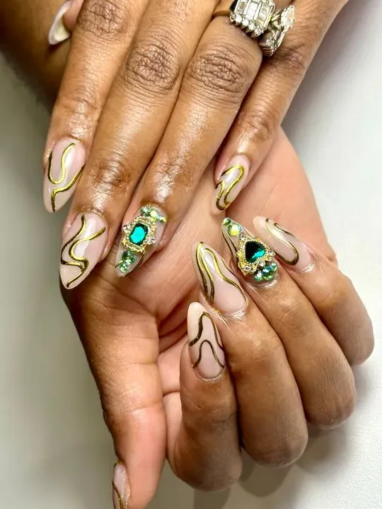 https://cdn.salonspotlight.com/photos/4cbT3OXFxFIu3gi6O8JL/8b48fd36-531f-4519-a2a8-6d8e94a73e92_720x720