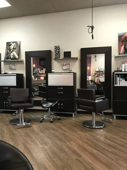 https://cdn.salonspotlight.com/photos/4dSEOMX4LEXUGSmVndwm/12ca086f-6961-47c2-b895-8c57d9618077_720x720