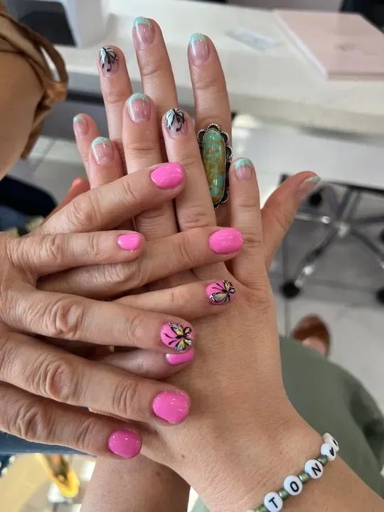 https://cdn.salonspotlight.com/photos/4e977t3fTiDOPhcGgm2p/6c7fae3a-4eb9-4f8c-ab85-4dfc19d478bd_720x720