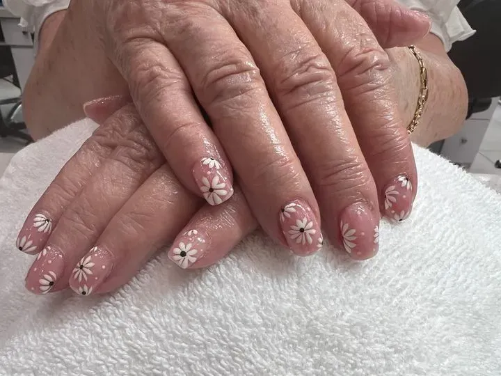 https://cdn.salonspotlight.com/photos/4e977t3fTiDOPhcGgm2p/b705a74a-7e43-4673-8c13-e43a446c3edd_720x720
