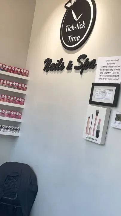 https://cdn.salonspotlight.com/photos/4eJAxFb8D7RnUJh64J1C/e24741d8-26ce-444e-b021-ef8b9704b963_720x720