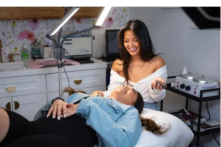 https://cdn.salonspotlight.com/photos/4fOgSCFTOLnXRaUM6Ey2/61244cbf-b9e1-4720-85cf-21e63a28af83_720x720
