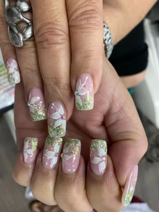 https://cdn.salonspotlight.com/photos/4gTyUzKmgYlR5l4VBhrr/0c46c53f-c7eb-4eb5-a152-65cfc69483d9_720x720