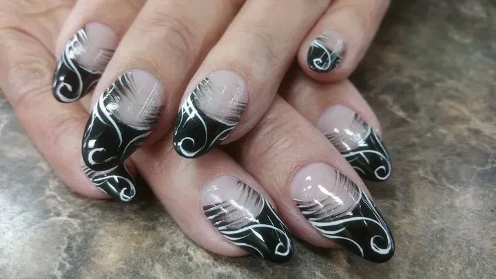 https://cdn.salonspotlight.com/photos/4gTyUzKmgYlR5l4VBhrr/b8725a8d-c50e-4721-b62e-235e96302e9b_720x720