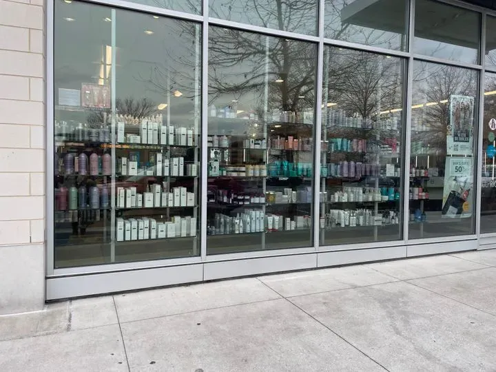 https://cdn.salonspotlight.com/photos/4hUEunVYVR3vw5hoUzLt/8e4d3924-bed5-4c8a-b957-e54e229acbc9_720x720