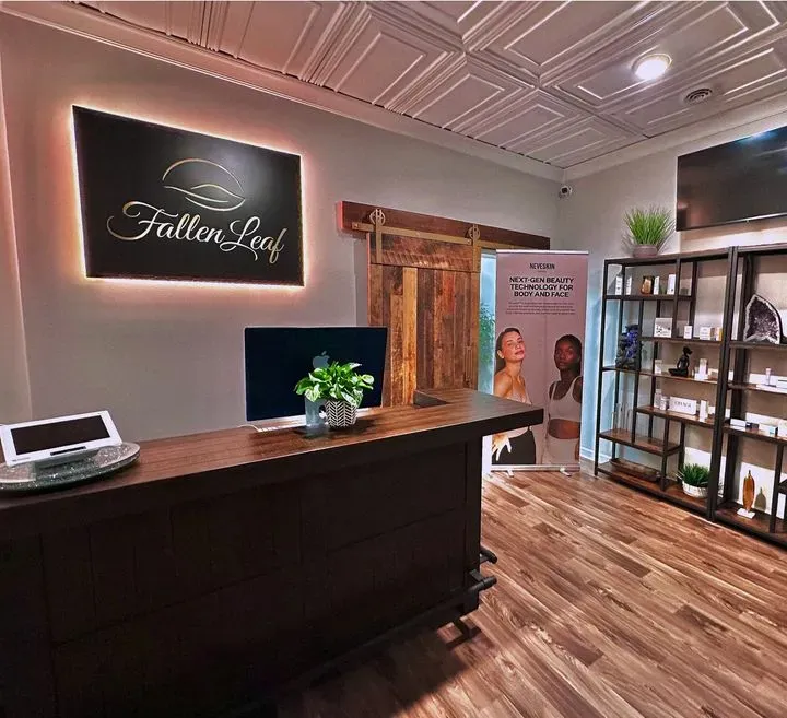 https://cdn.salonspotlight.com/photos/4iNJtFkDQBz4eTRLOAGv/e9125545-44d8-488e-bf88-125ff34da1f1_720x720