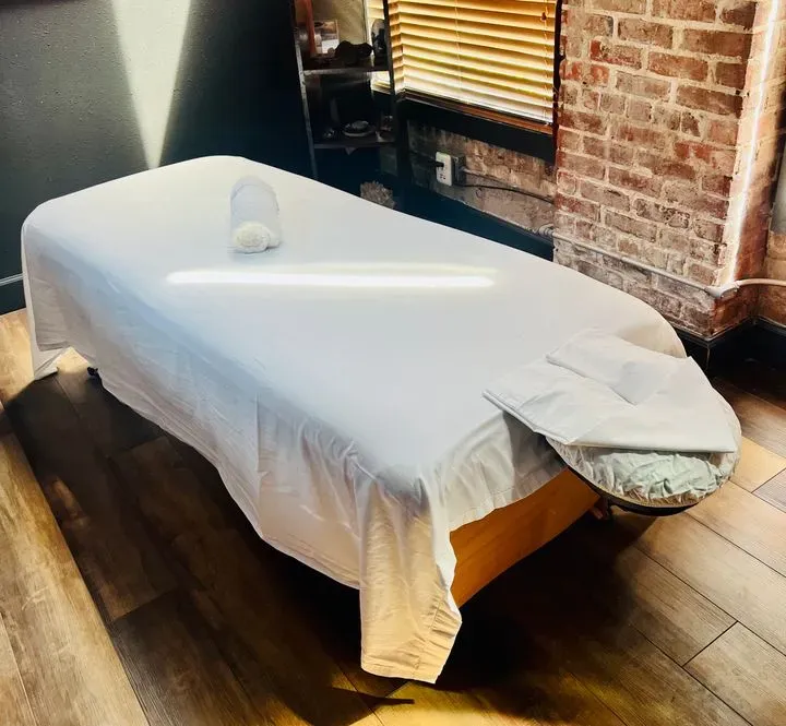 https://cdn.salonspotlight.com/photos/4jhc4I8f6WAbi4fbmOS9/9a801908-7795-406c-84d6-b2087fa3d837_720x720