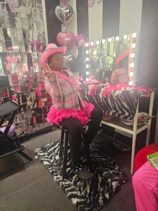 https://cdn.salonspotlight.com/photos/4kII1nWG40hWO2g7wciY/10c61e66-7fd6-47d4-85b9-296a830ba3f9_720x720