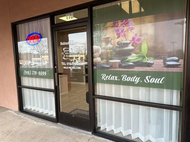 https://cdn.salonspotlight.com/photos/4m0lsKYobqwURgetSyxs/a77ed986-1cd1-4ddb-80b5-40b43f86523e_720x720