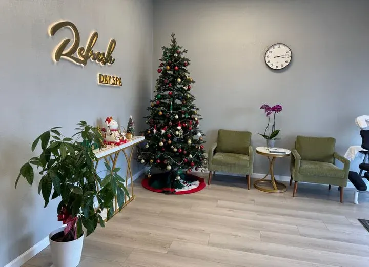 https://cdn.salonspotlight.com/photos/4m0lsKYobqwURgetSyxs/ca1ea2c3-4fec-4b4b-bf8f-df4f7c063345_720x720