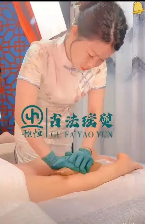 https://cdn.salonspotlight.com/photos/4mkMW06BB8RgN6qZIHSB/ade2bc14-2853-4894-acbc-3fd2b09f40f5_720x720