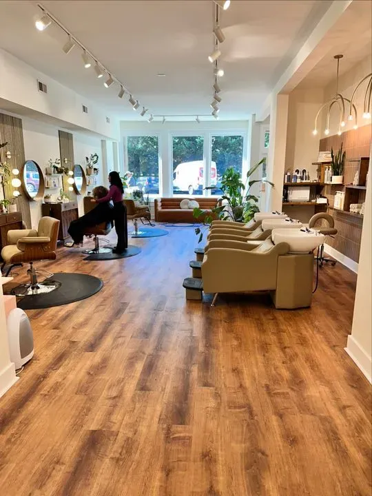 https://cdn.salonspotlight.com/photos/4muH5k8fZ2d7veTIRaud/5924fed7-de5c-43be-9dfd-86a68f775acc_720x720