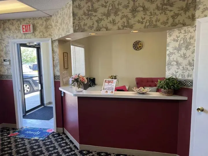 https://cdn.salonspotlight.com/photos/4of6YFer7yqqnVXpYZI6/21fa880e-d1a2-4b0b-8bea-f04f24cb96c6_720x720