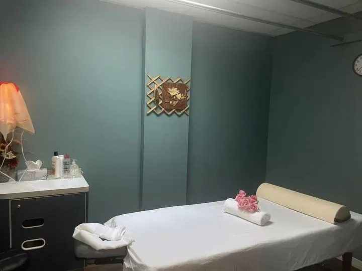 https://cdn.salonspotlight.com/photos/4of6YFer7yqqnVXpYZI6/9a09ffbf-d517-4dcb-bd86-2cc6dd1ad360_720x720