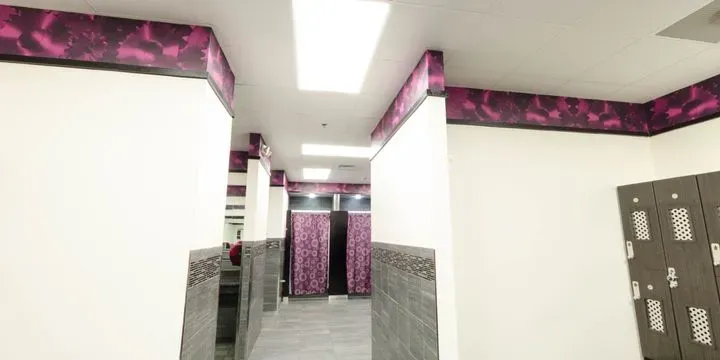 https://cdn.salonspotlight.com/photos/4pMsnxFv8HhAXsaUEfDX/7ed9adf1-1d67-4eb8-9bed-e8ec38fa2ca4_720x720