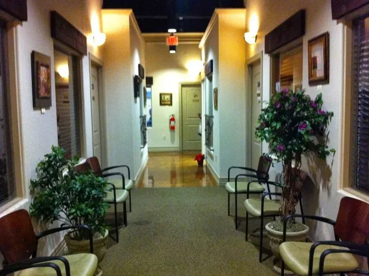https://cdn.salonspotlight.com/photos/4pvteUCBTZJgRW5U7uyE/aa8e19d2-3b04-4313-9078-cbdd999738b6_720x720